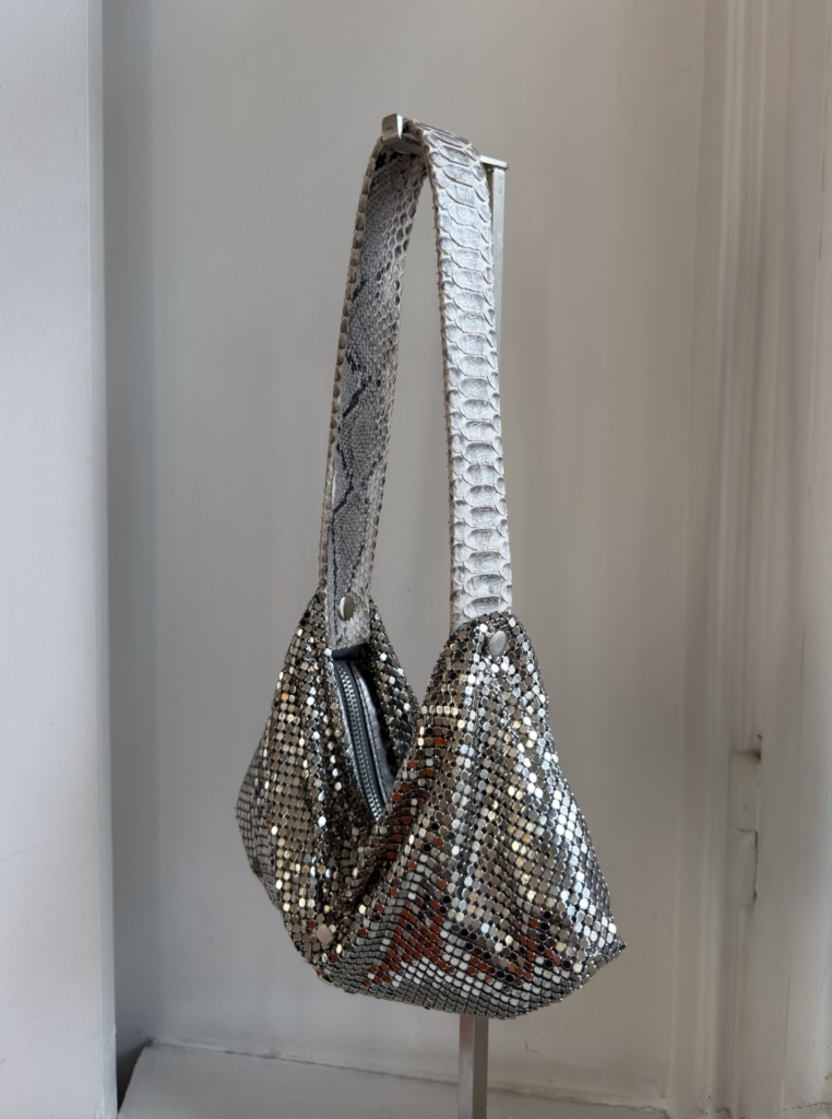 Gwen Shoulder bag shiny silver-natural